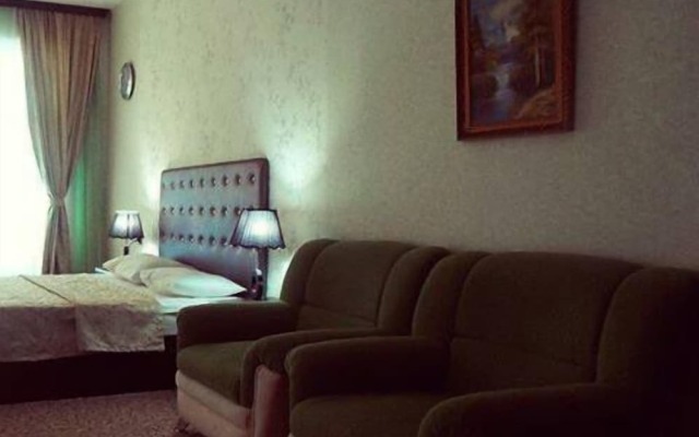 Avand Hotel