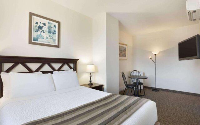 Days Inn By Wyndham Montreal East