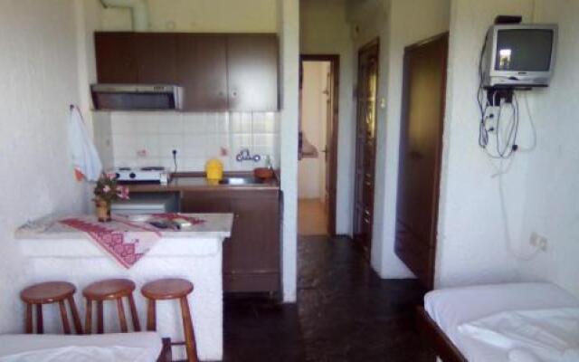 Alexandros Maisonettes & Apartments