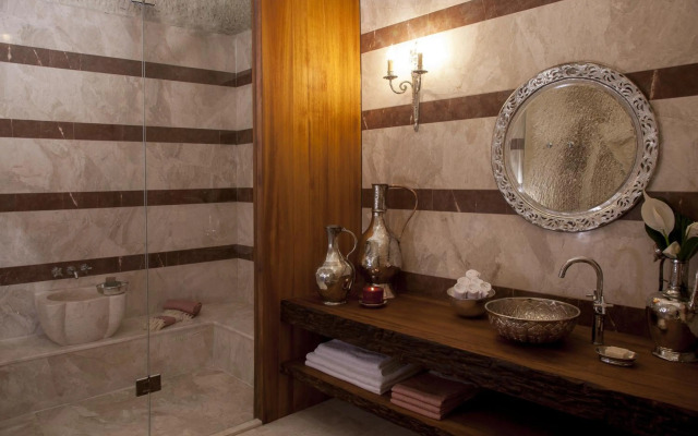 Hezen Cave Hotel