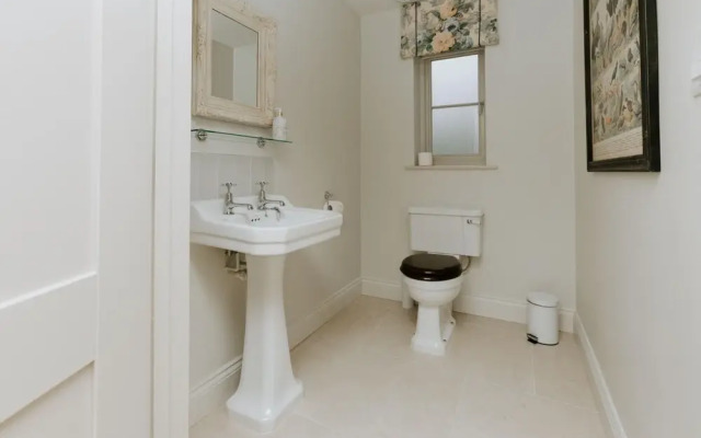 The Dragonfly - Central 2 Bedroom House