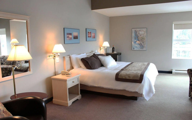 Quarterdeck Inn Port Hardy
