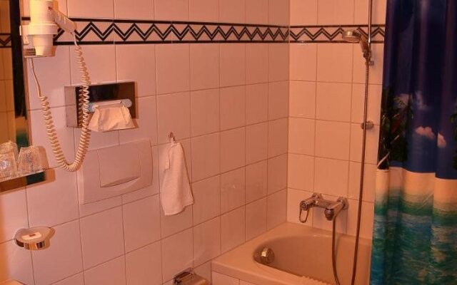 Hotel-Rotisserie La Tour Rouge