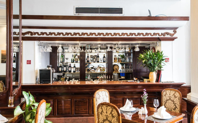 Riverside Hotel