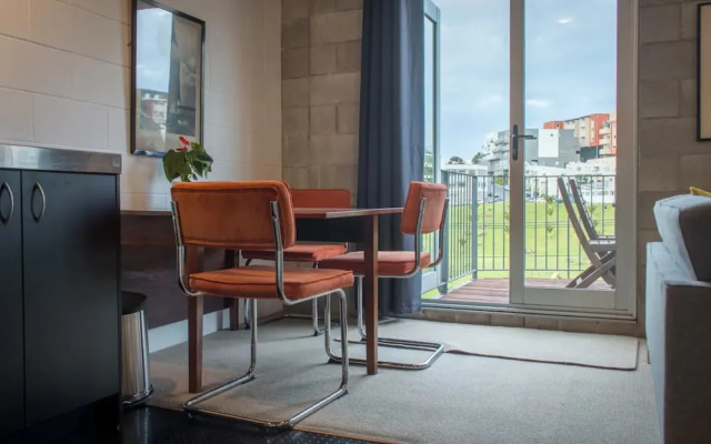 Sunny 3 Bedroom Townhouse Central With Park Views