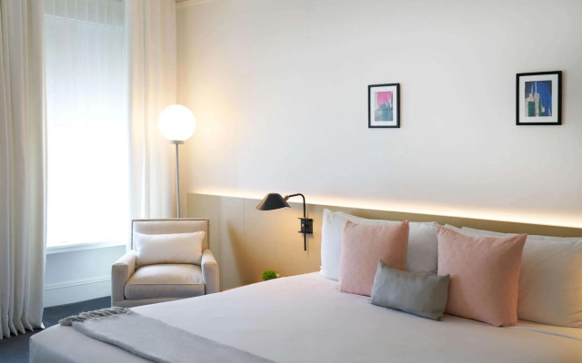 The Chicago Hotel Collection Ambassador Gold Coast