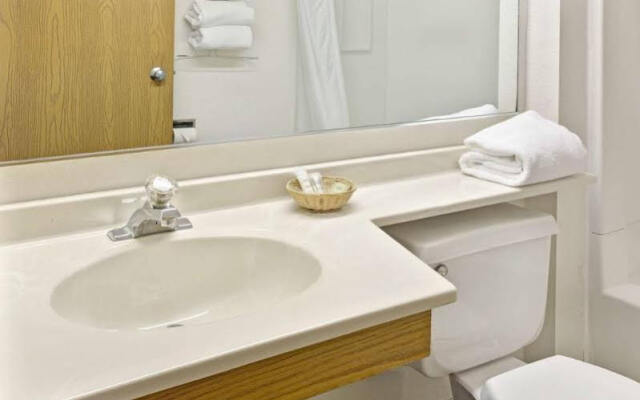 Super 8 Motel - Mars/cranberry/pittsburgh Area