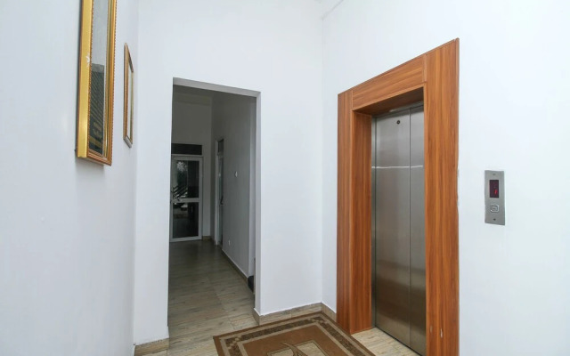OYO 365 Kingsgate Transit Hotel