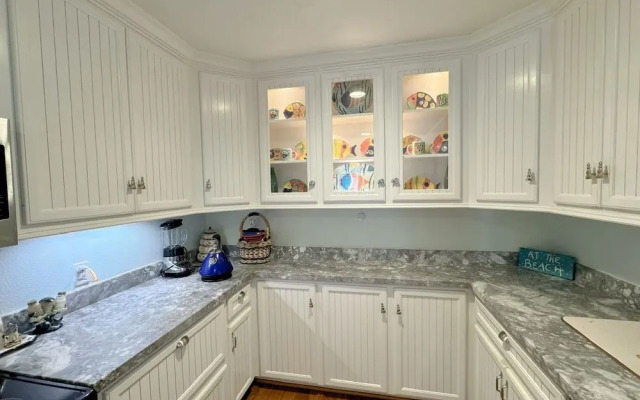 Sea Note 3 Bedroom Home by RedAwning