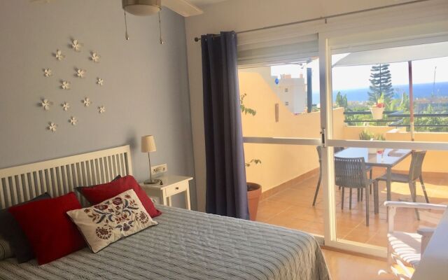 Cozy Townhouse With sea View in Marbella Mijas