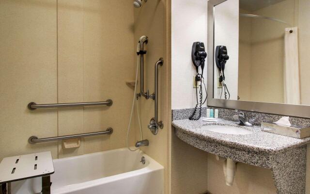 Comfort Suites Airport