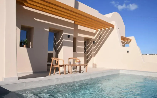Santorini - Villa - Sleeps 4 - Pool - Parking