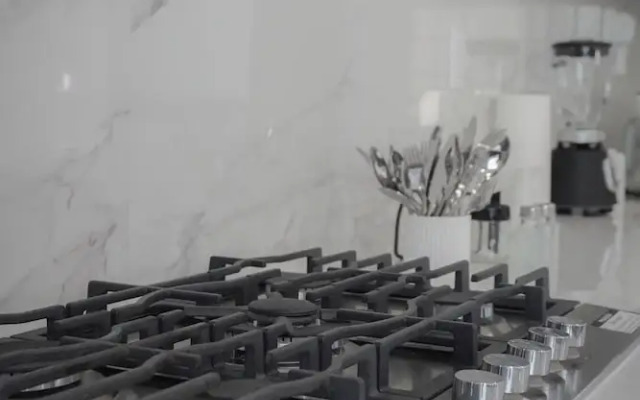 Modern Flat with 2 Bedrooms Near sea