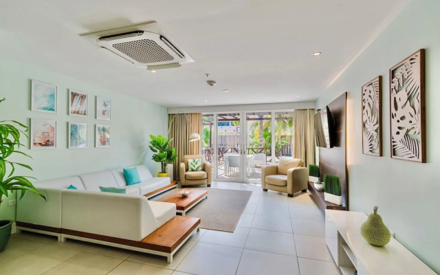 Las Islas Condominiums