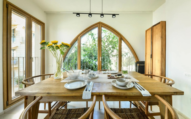 Andromeda 3 Bd apartment with pool & sea view