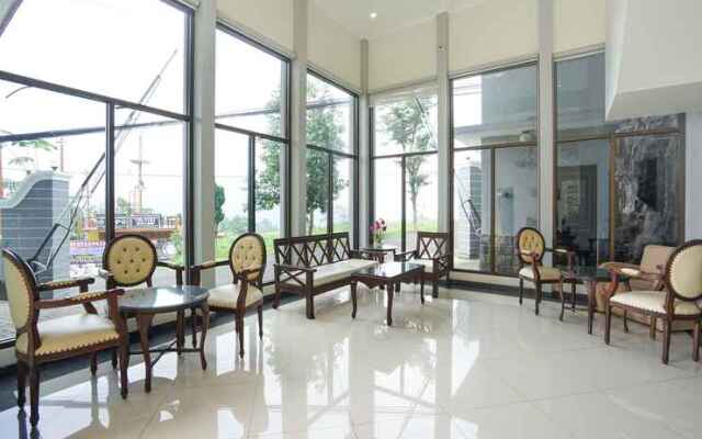 OYO 309 Avila Ketapan Rame Hotel