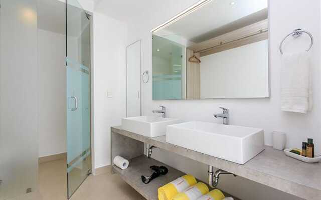 IT Luxury Condo by Tripintravel