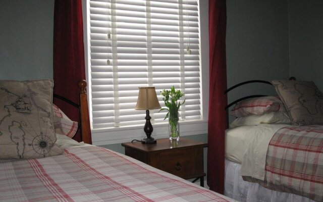 Cedar Suite Bed and Breakfast by Elevate Rooms