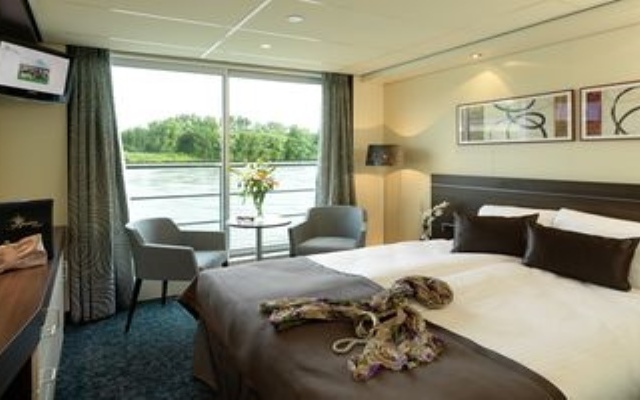 Crossgates Hotelship 4 Star - Osthafen - Frankfurt