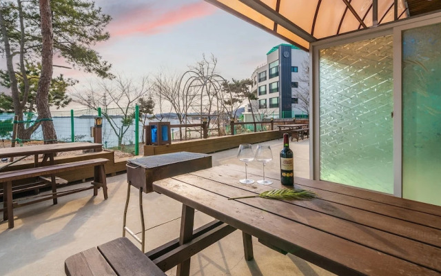 Yeongheungdo Rainbow Ocean View Pension