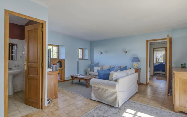 Characteristic holiday villa in Berigny with enclosed garden