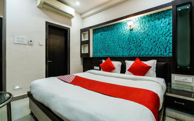 OYO 30414 Hotel Us Residency
