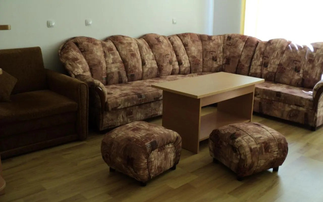 Meni Apartments and Guest Rooms