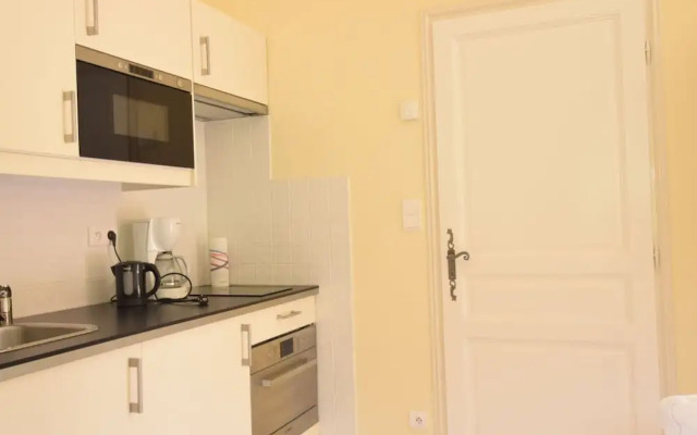 Apartment in Montbrun-les-bains Near Forest