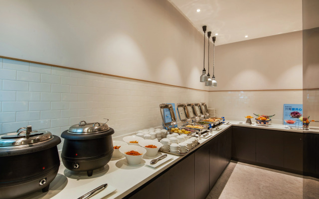 Holiday Inn Express Shanghai Xuhui Binjiang by IHG