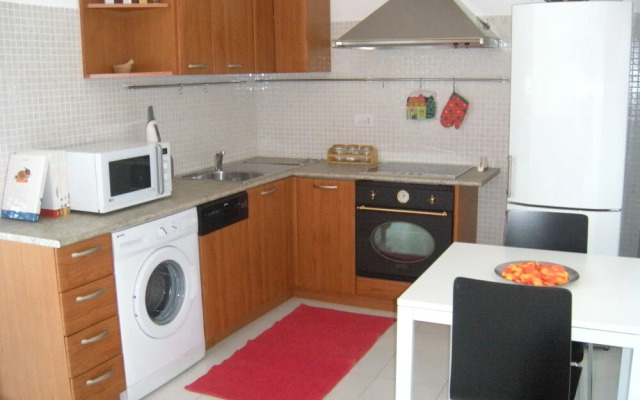 Spacious and Bright Studio With 2 Mm2 Stops