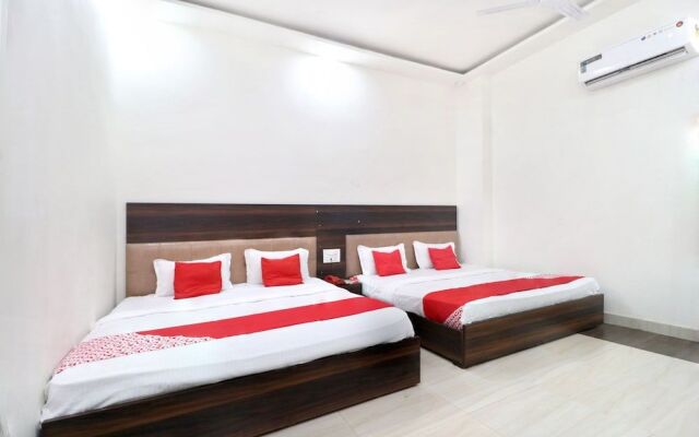 OYO 16379 Hotel LivInn Hub