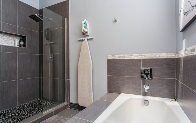 Mccormick Place Guest House