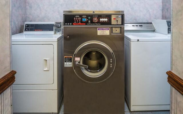 Days Inn Pontoon Beach