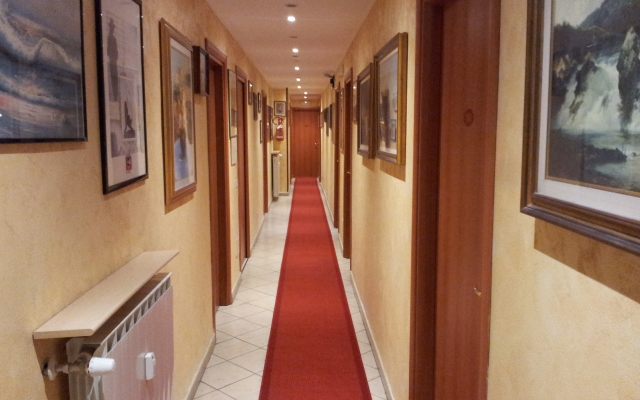 Hotel Arco Romana