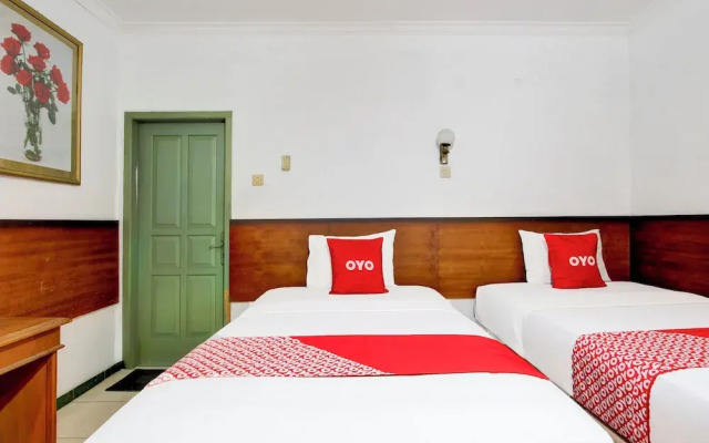 OYO 94082 Hotel Gurita