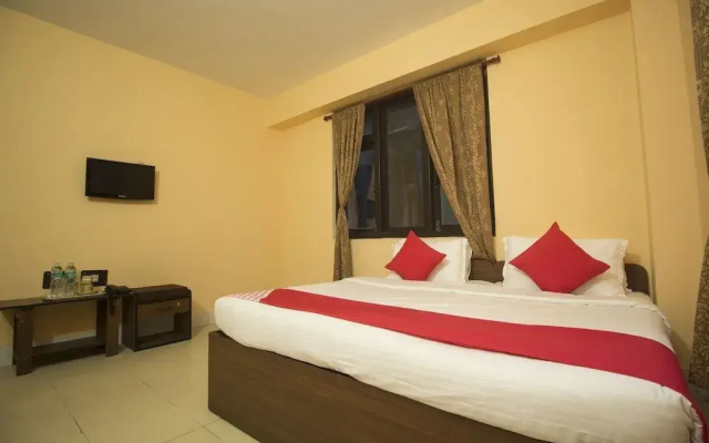 Hotel Golden Shangrila By OYO Rooms