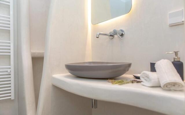 Sorokos Suite 8