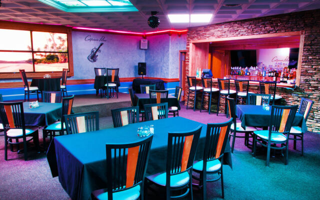 California Palms Hotel & Suites