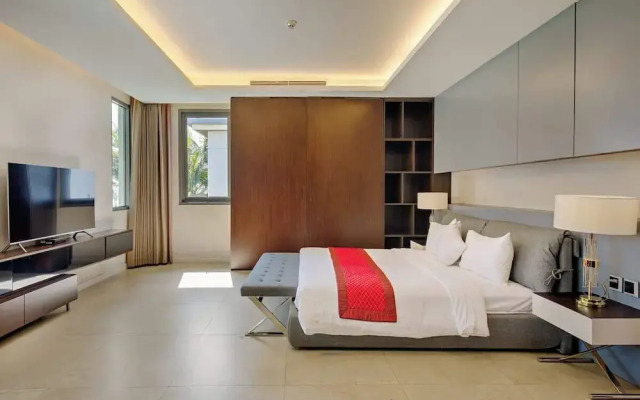 Luxe 6BR Beachfront Villa: Group Getaway Haven