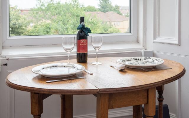 Beautiful City Center 2 Bed Apartment with Park View