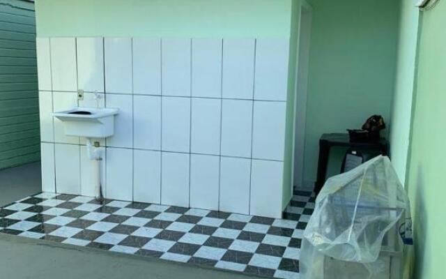 Casa, 1 quadra da praia.