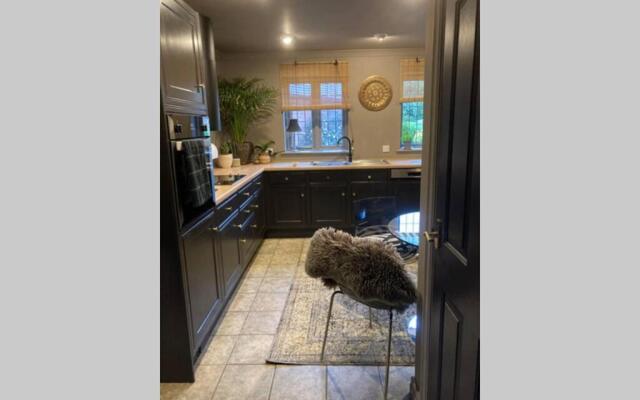 Hip & Stylish House, edge of The Cotswolds