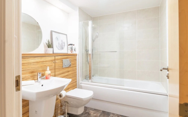 Luxury Riverview City Centre Apartment 2