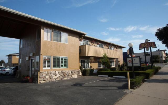 Gateway Thunderbird Motel