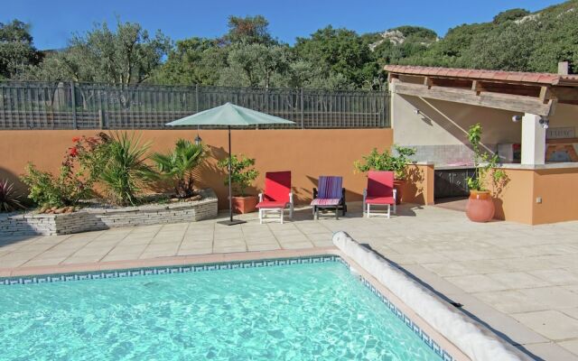 Modern Villa with Private Pool in Ledenon