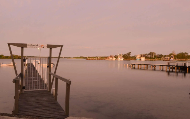 Moby Dick Waterfront Resort Motel