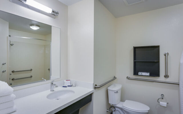 Candlewood Suites College Station At University by IHG