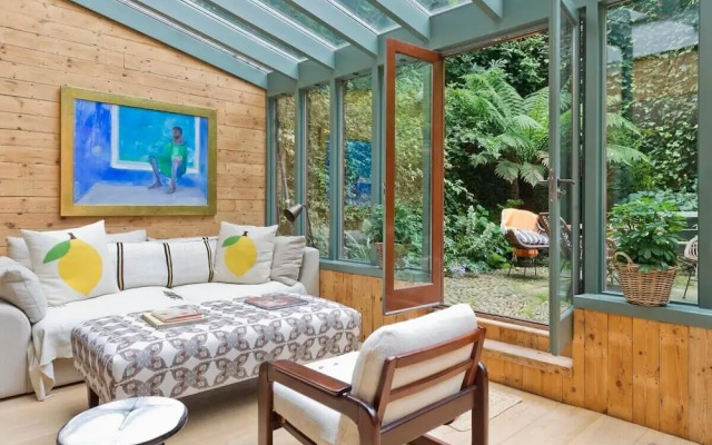 Gorgeous & Grand 5 Bed House, Holland Park