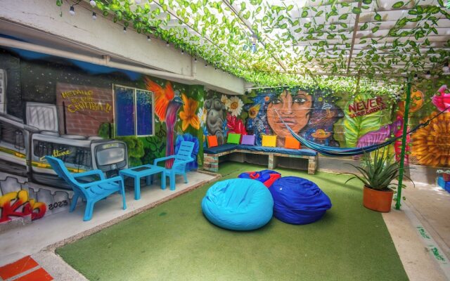 Blue Coast Hostal - Hostel