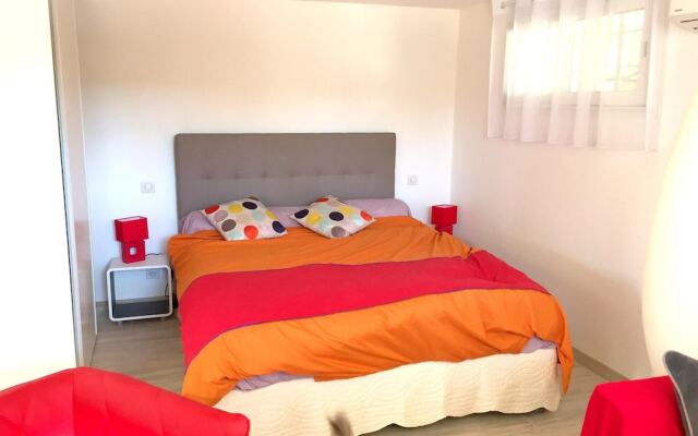 Studio in Vence, With Wonderful City View, Private Pool, Enclosed Gard